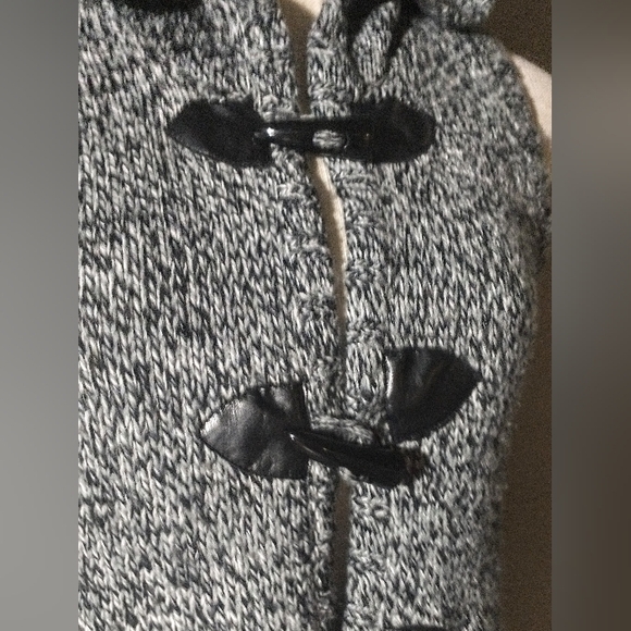 Black & White Hooded Vest w/ Black Toggle Buttons - PS - Sharagano - Picture 6 of 9